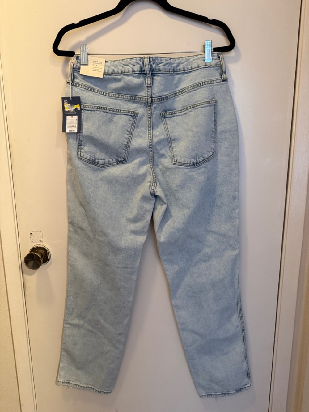 Universal Thread Light Blue Straight-Leg Jeans - Picture 7 of 8